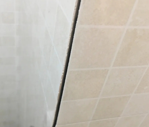 龙凤瓷砖空鼓维修公司分享阳台瓷砖脱落的修复过程可以分为以下几个步骤
